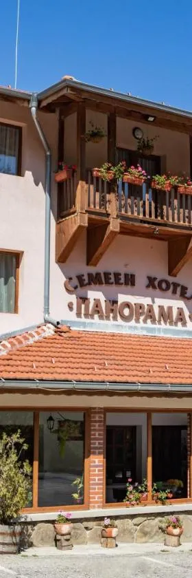 Family Hotel Panorama，位于奇夫利克的酒店