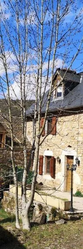 Maison traditionnelle en Lozère，位于Saint-Saturnin-de-Tartaronne的酒店
