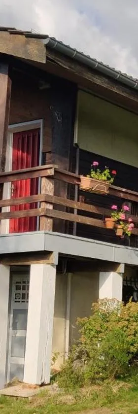 chalet deux chambres au calme，位于Saint-Brisson的酒店