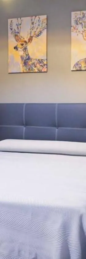 A - Apartamento elegante con piscina compartida，位于托里科的酒店
