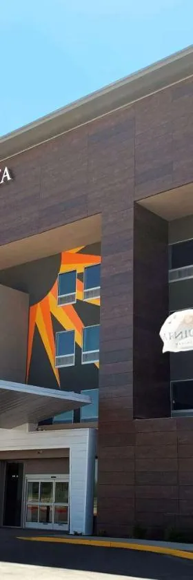 La Quinta Inn & Suites by Wyndham Maricopa Copper Sky，位于Maricopa的酒店
