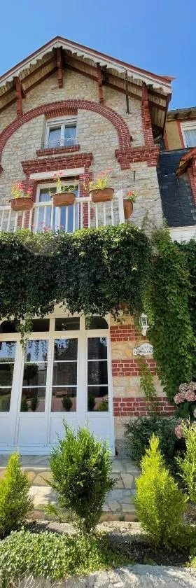 Le Grand Chalet，位于巴尼奥勒德日洛恩的酒店