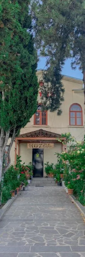 Hotel Kakhaberi，位于Tʼetʼri Tsqaro的酒店