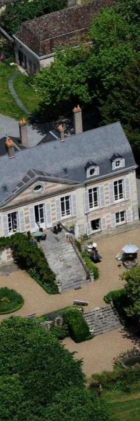 Suite au château - Domaine de la Gavolerie，位于Bessé-sur-Braye的酒店