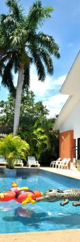 Incluye auxiliar doméstica PISCINA PRIVADA，位于吉拉尔多特的酒店