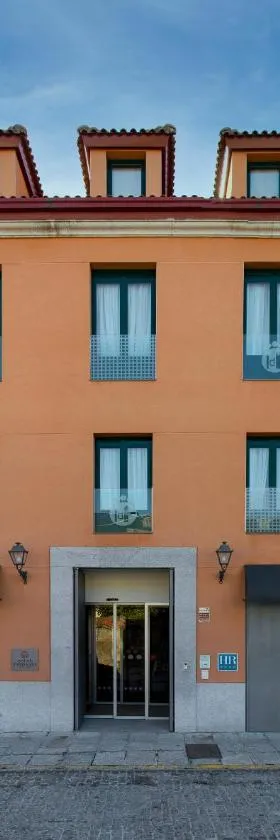 Hotel AR Isabel de Farnesio，位于拉·格兰哈·圣·伊尔德的酒店