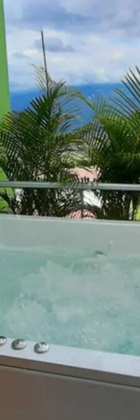 Penthouse SPA Jacuzzi y Sauna Privado，位于拉米萨的酒店