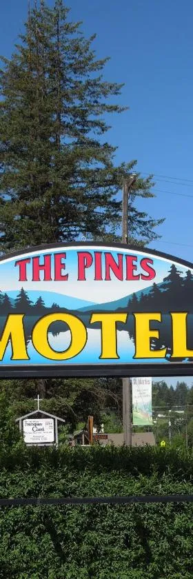 The Pines Motel，位于Saint Maries的酒店