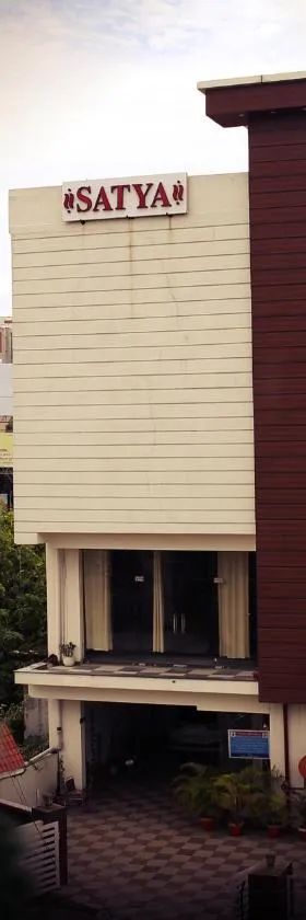 HOTEL SATYA，位于德拉敦的酒店