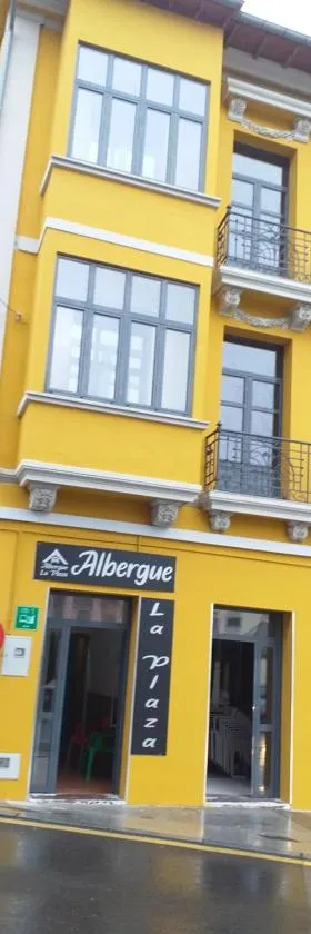 Albergue La Plaza，位于蒂内奥的酒店