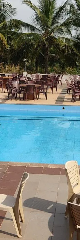 Kanthi Resorts Badami，位于Bāgalkot的酒店