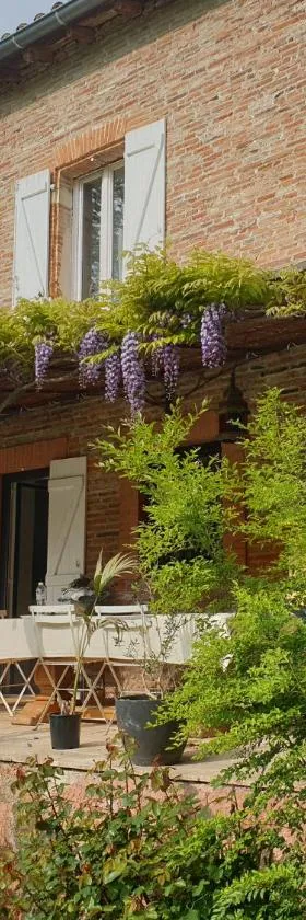 Chambre de charme dans une propriété du 18ème，位于Roquettes的酒店