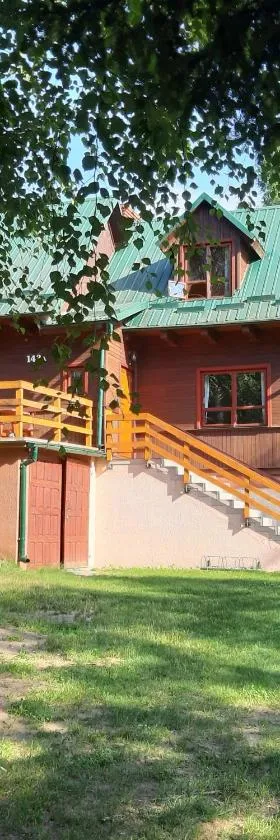 Pod Dębem，位于Giby的酒店