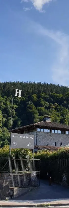 拉瑞门迪托雷亚酒店，位于Azcoitia的酒店