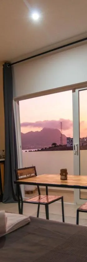 Apartamento Zinha Amwilla Guesthouse，位于明德卢的酒店