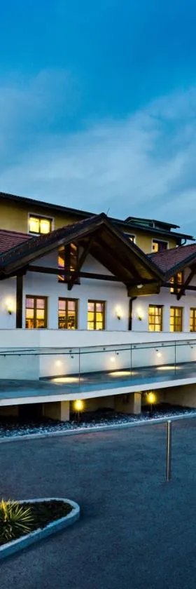 Urdlwirt - Hotel & Restaurant，位于乌特普伦斯塔滕的酒店