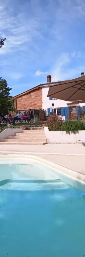 Les Gîtes de l'aiguete，位于奥特里韦的酒店