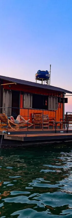 House Boat "Faroeste Caboclo"，位于巴西利亚的酒店