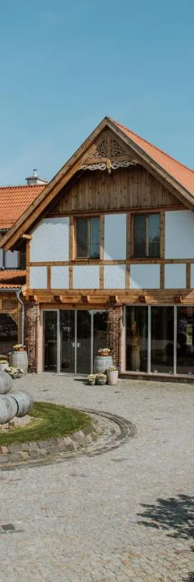 昆伯泽克瓦因温泉度假酒店，位于Wielki Głęboczek的酒店