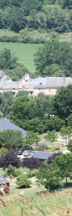 Village de Gite - La Cascade，位于Sainte-Eulalie-dʼOlt的酒店
