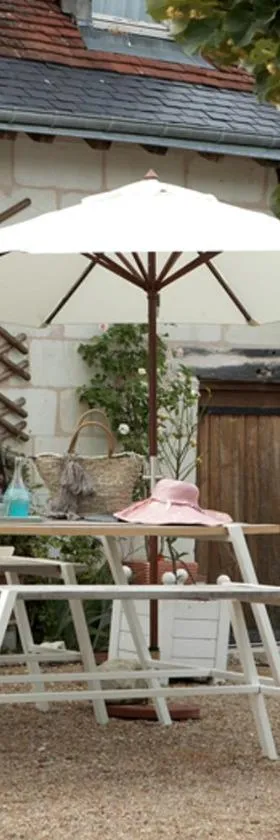Une Maison, Un Jardin，位于Berthenay的酒店