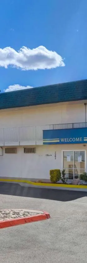 Motel 6-Grants, NM，位于格兰茨帕斯的酒店