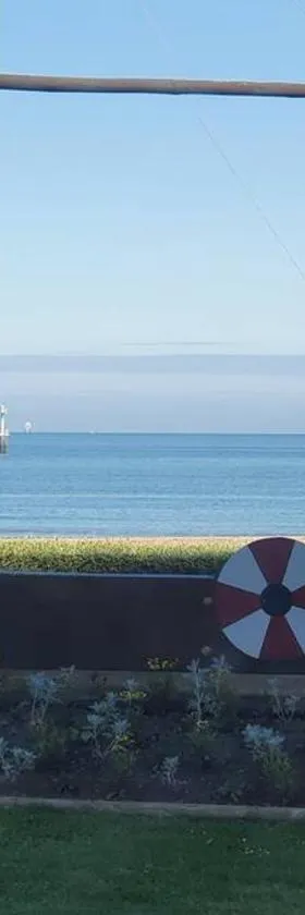 Appartement, Les TEMPLIERS, RDC VUE MER PROCHE CENTRE VILLE，位于乌尔加特的酒店