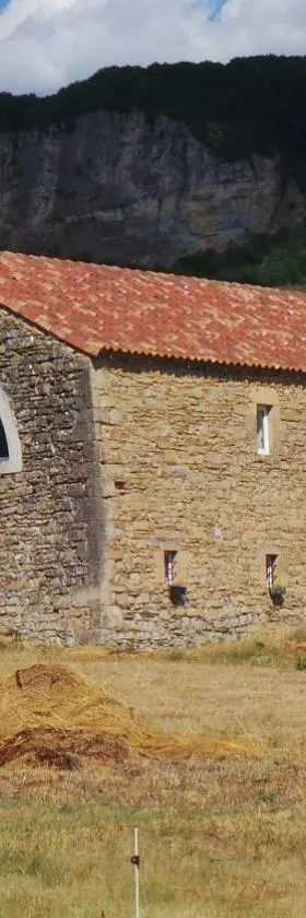 Chambre d'hôtes LES LOUVES，位于Saint-Paul-des-Fonts的酒店