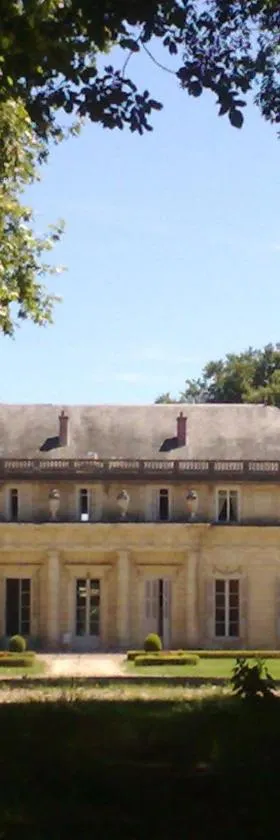Le Château de BRESSEY & son Orangerie，位于Bressey-sur-Tille的酒店