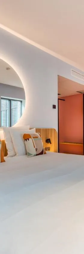 Mah Hotel，位于Saint-Ghislain的酒店