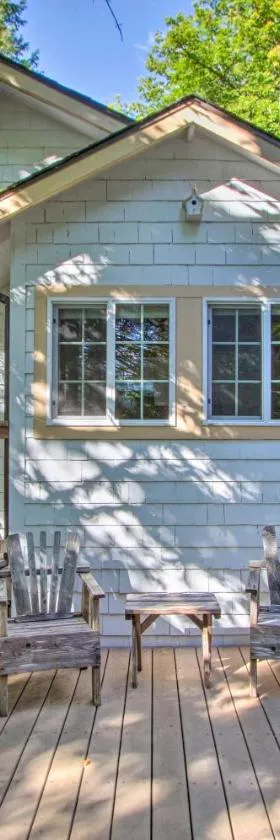 Elk Hideaway Ashford Cottage with Hot Tub!，位于阿什福德的酒店