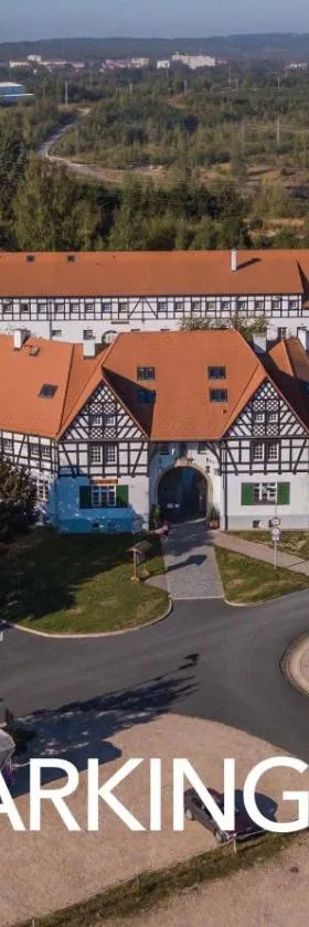 伯纳德农庄酒店，位于Královské Poříčí的酒店