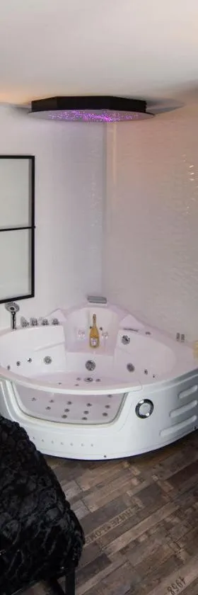 URBAN JUNGLE SPA，位于维勒班的酒店