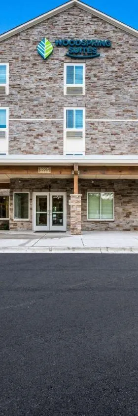 WoodSpring Suites Elgin - Chicago，位于埃尔金的酒店