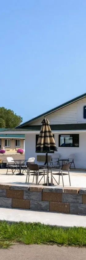 Travelodge by Wyndham Spirit Lake/Okoboji，位于Spirit Lake的酒店