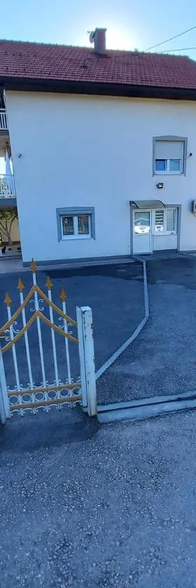 Apartmani Denis，位于Dubrave Gornje的酒店