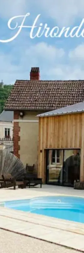 Pool house-L'hirondelle de Sermizelles- grand jardin, calme et nature aux portes du Morvan，位于Sermizelles的酒店