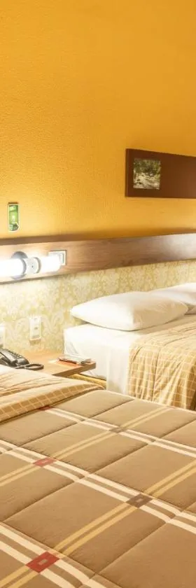 Hotel 10 São Leopoldo，位于圣利奥波尔杜的酒店