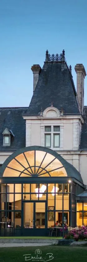Hotel Château de la Barbinière，位于塞夫勒河畔圣洛朗的酒店