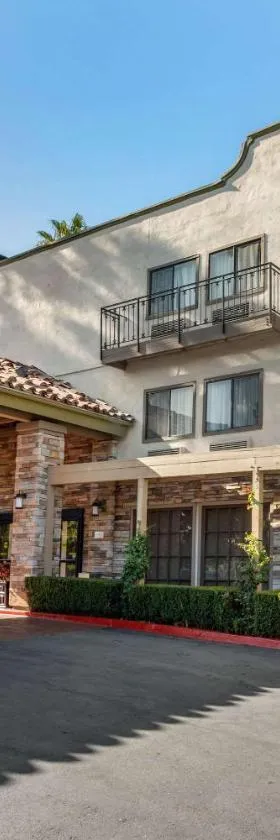 Comfort Inn & Suites Orange County John Wayne Airport，位于圣安娜的酒店