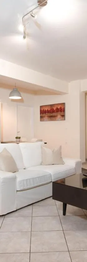 SK-George Apartments by the Sea and Airport，位于拉夫蒂港的酒店
