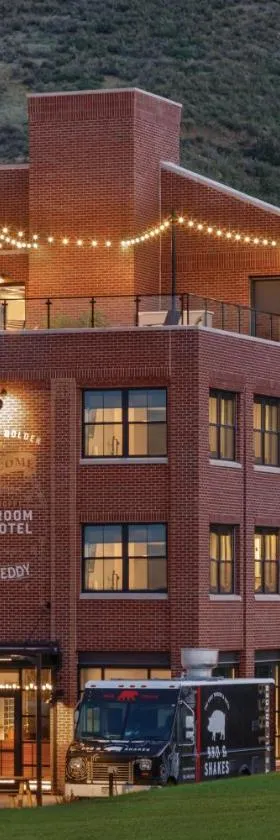 The Eddy Taproom & Hotel，位于高尔顿的酒店