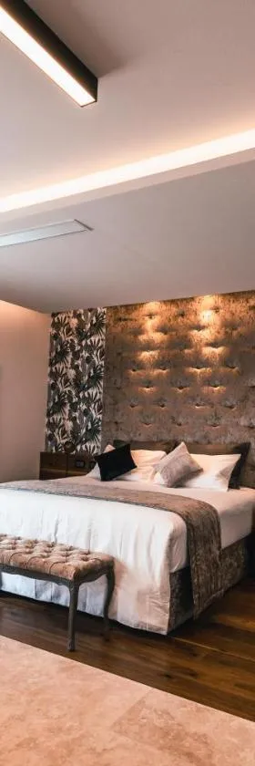 The Village Boutique and SPA，位于纳克萨的酒店