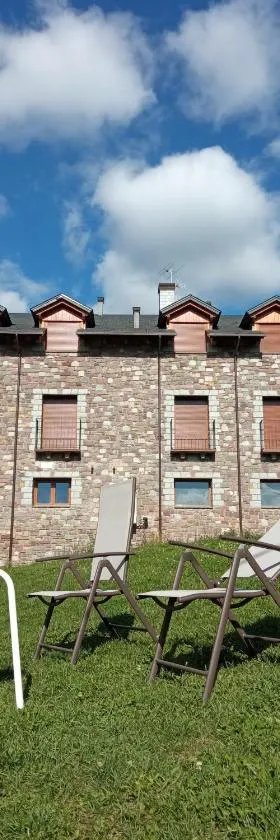 Apartamentos nuevos con encanto Fio de Neu，位于Laspaúles的酒店