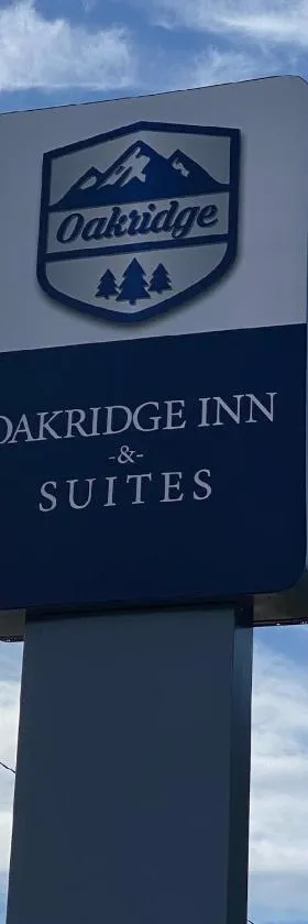 Oakridge Inn & Suites，位于橡树岭的酒店