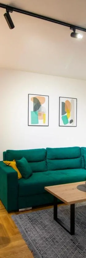 M&A apartment-Easy Airport，位于卢卡维卡的酒店