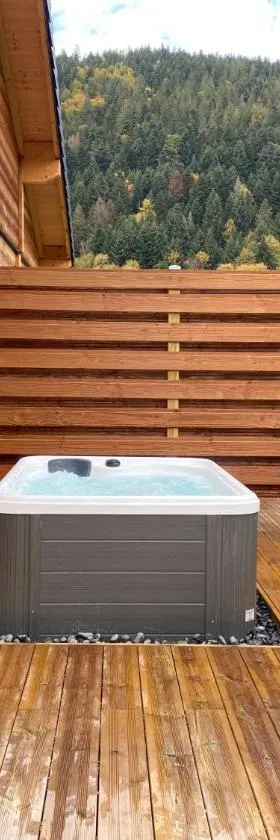 Les Chalets Perce Neige & Jacuzzi privatif, proximité Gerardmer & La Bresse，位于Rochesson的酒店