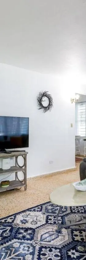Huge Porch House in Rainforest 15 min from Beach，位于Sabana的酒店