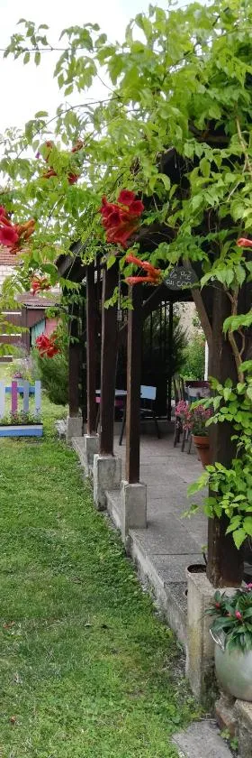 Le Coq en pâte，位于塞纳河畔罗米伊的酒店