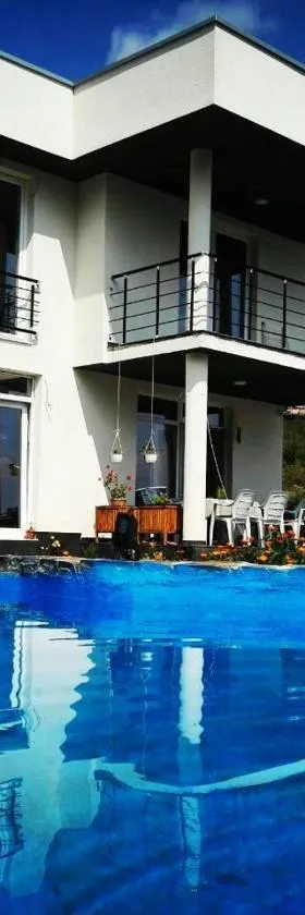 LUX Villa Mavrovo，位于马夫罗沃的酒店